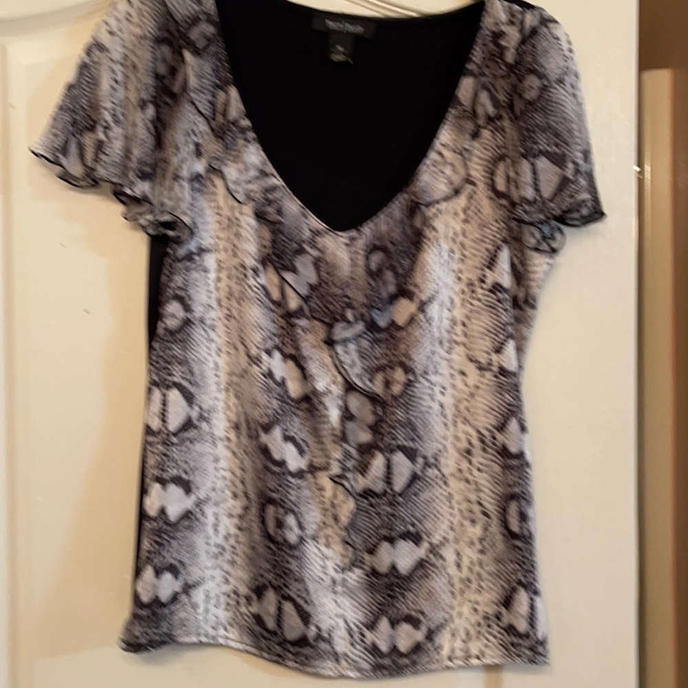 Animal print V-neck top.